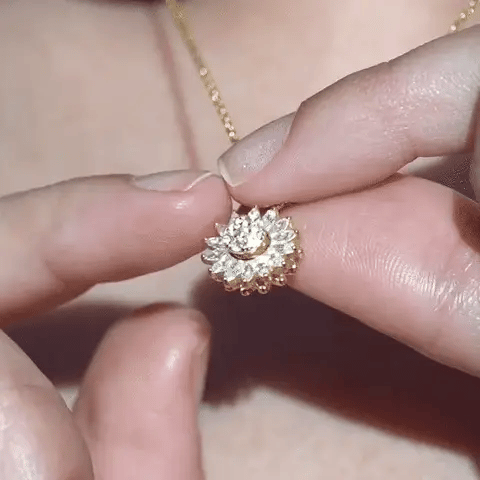 Collar Girasol Giratorio💛🌻 | Baño en Oro + Estuche Gratis✨